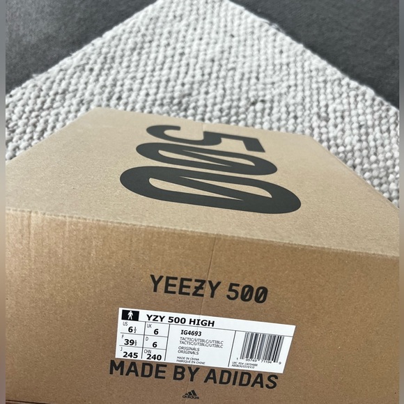 YEEZY 500 HIGH UTILITY BLACK SIZE 6.5 🖤 - Picture 6 of 7